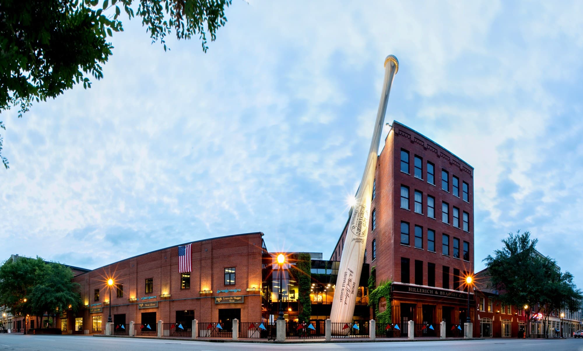 Louisville Slugger Museum and the Big Bat at dusk