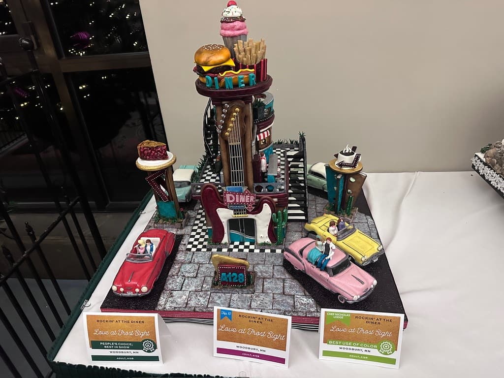 A gingerbread competition entry of a 1950s diner with classic cars