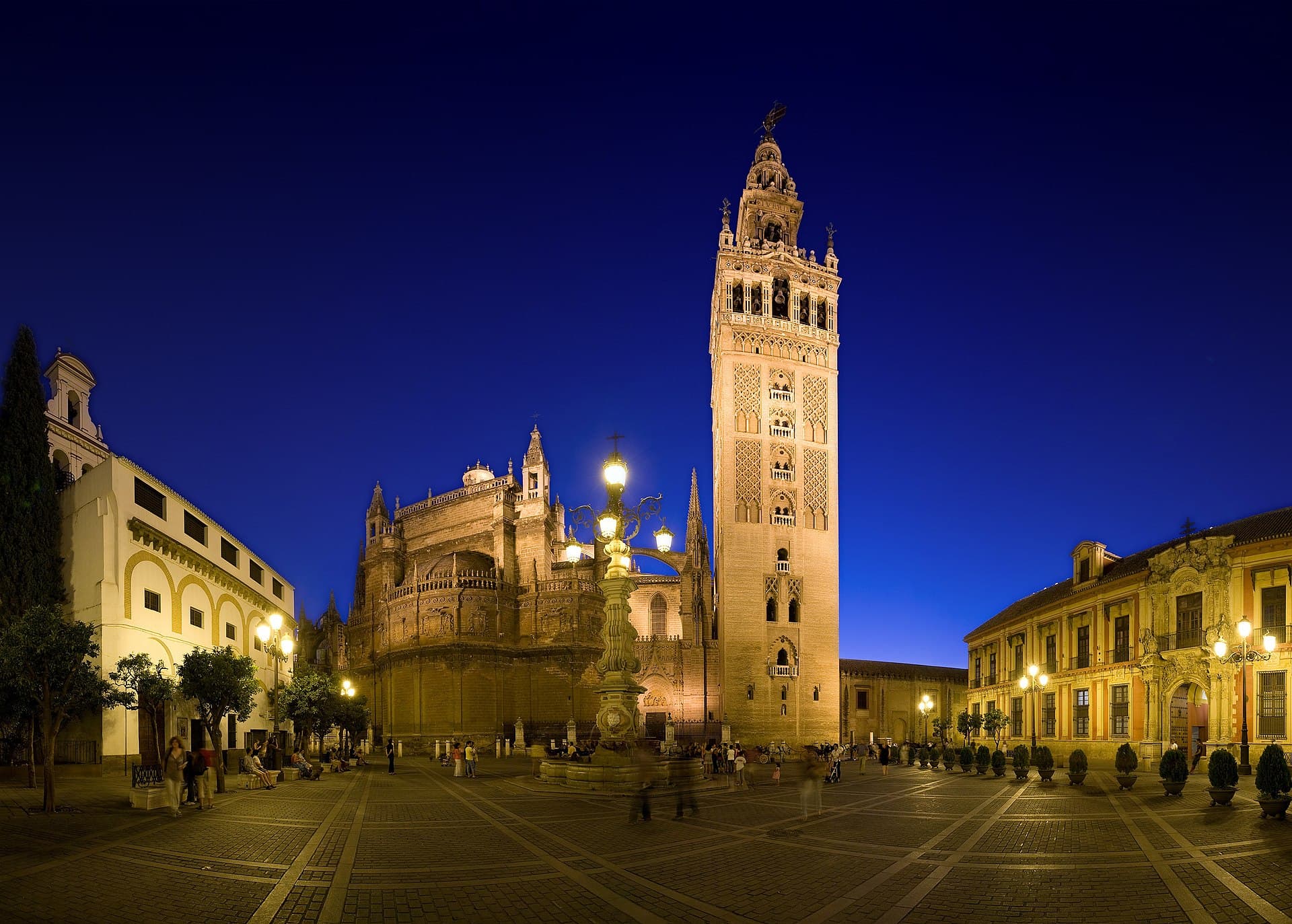 Seville Cathedral and the Giralda tower at dusk from Plaza Virgen de los Reyes